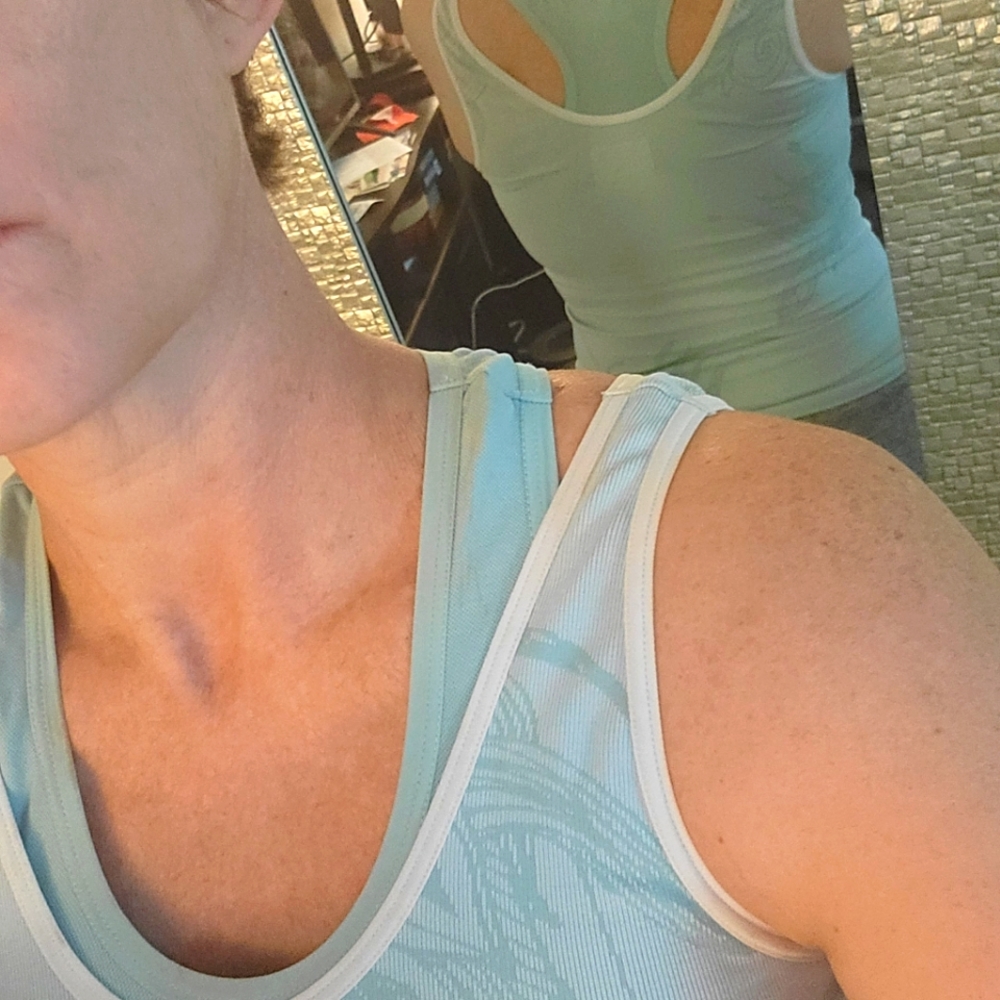Athleta small workout/ fitness top with sewn in bra.